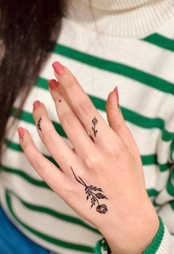 Rose henna 🌹💅